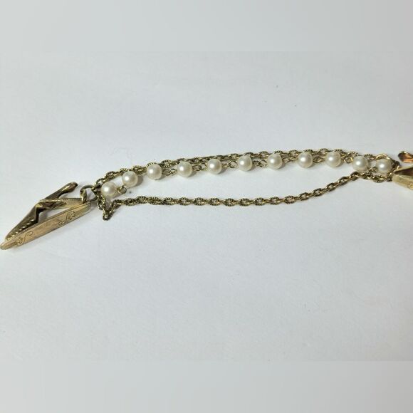 Vintage gold triple chain pearl sweater clip - Picture 3 of 8